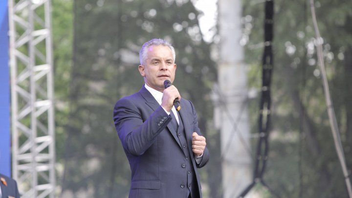 Program anunţat de Plahotniuc: Un drum asfaltat în fiecare sat. Foto: publika.md