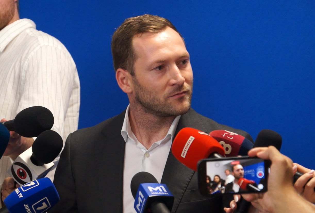 Hajder: Dacă vreți să-mi asum responsabilitatea pentru fiecare gunoiște din țară, am s-o fac.