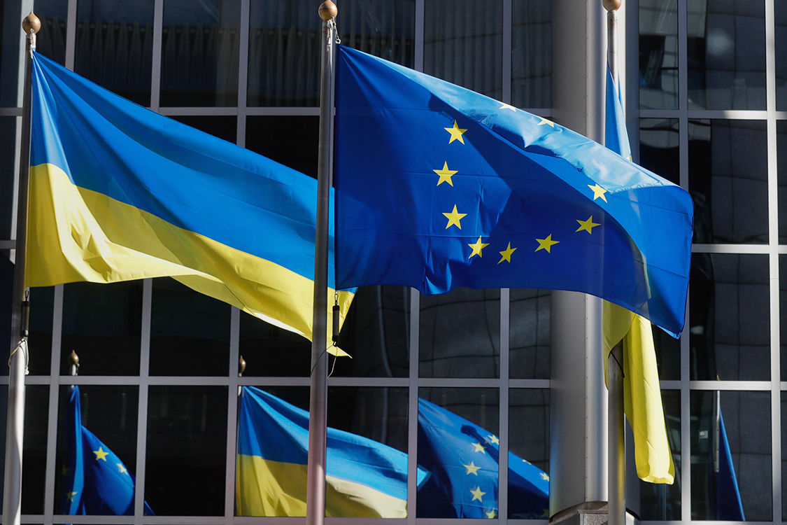 Украина пошла на уступку Венгрии, чтобы разблокировать €500 млн из военного фонда ЕС.