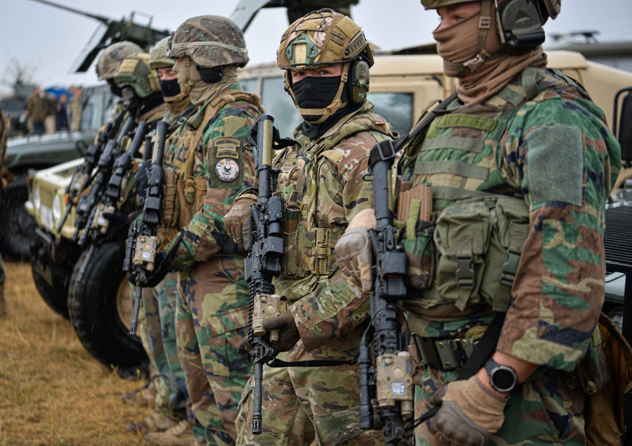 Militarii moldoveni trec la armamentul NATO.