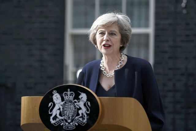 Цель досрочных выборов — спасти переговоры по Brexit и кресло премьера для Терезы Мэй. 