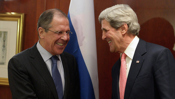 Глава МИД России Сергей Лавров и госсекретарь США Джон Керри начали переговоры в Париже. Фото: agregator.pro
