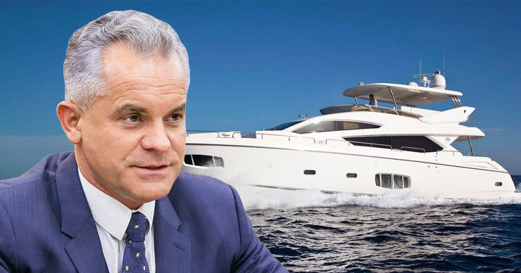 Плахотнюк владеет роскошной яхтой итальянской марки Riva. Коллаж: Point.md.