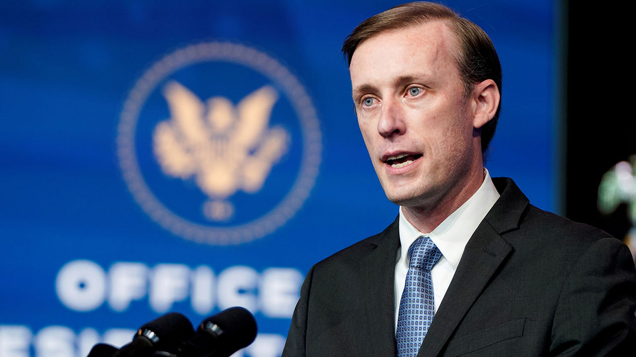 Советник Байдена заявил, что президент США предупреждал Путина о санкциях.