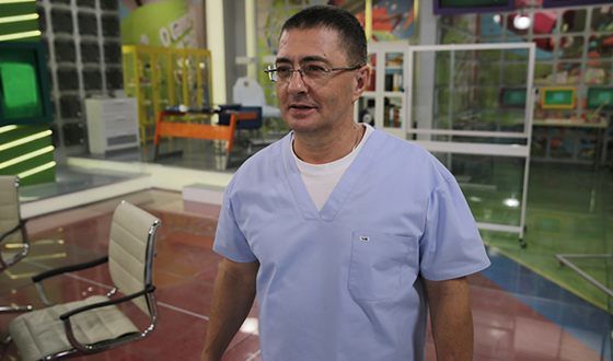 Врач и телеведущий Александр Мясников.