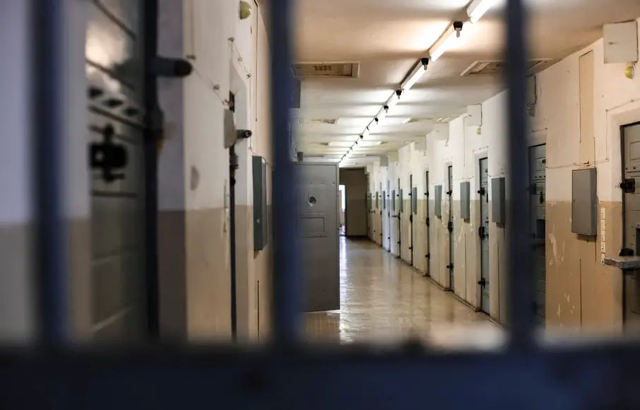 Și-au violat ani la rând sora minoră: Doi frați, condamnați la ani grei de închisoare.