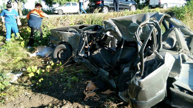Preliminar, vinovat de accident se face conducătorul din „Honda”, care a încălcat regulile de depăşire.