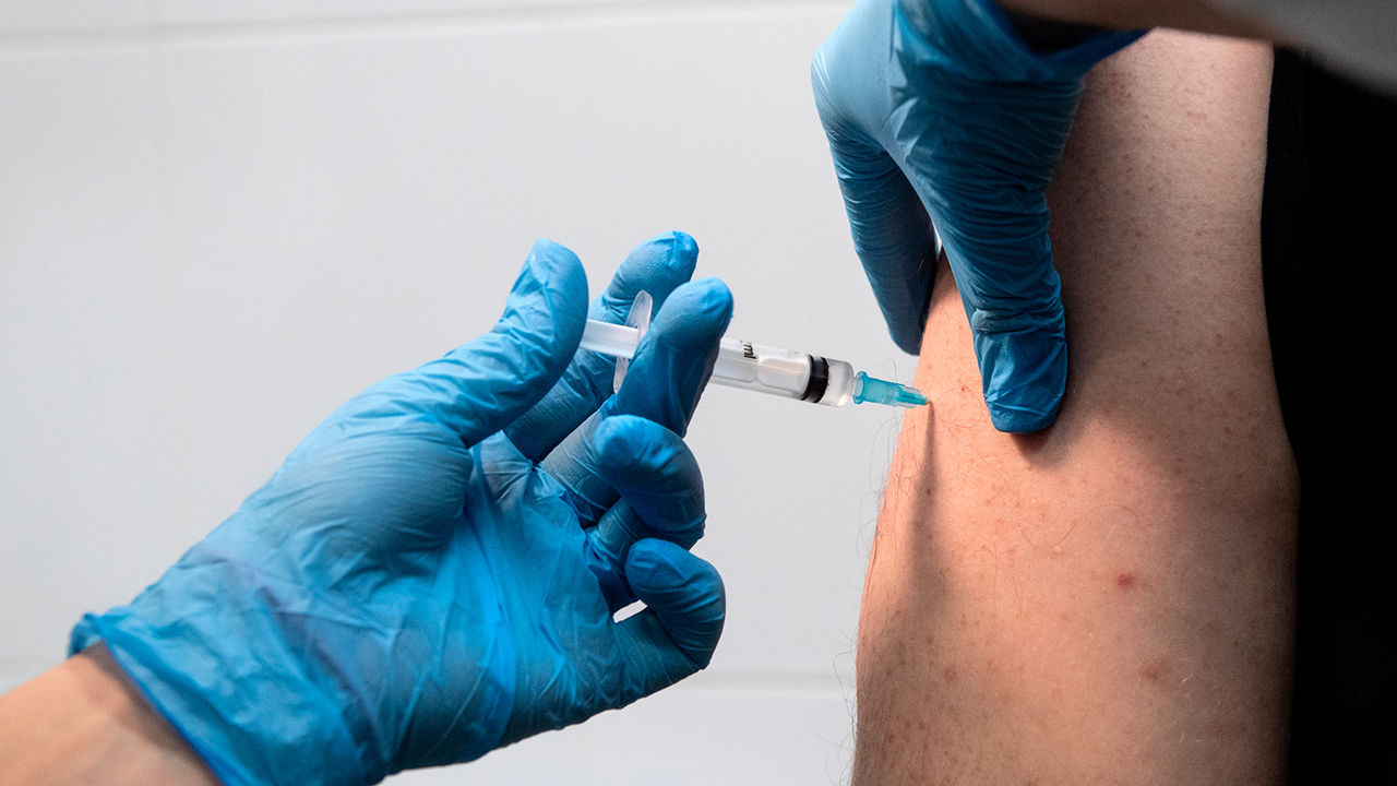 Специалисты из Pfizer сообщали, что их вакцина проявляет эффективность в 95% случаев.