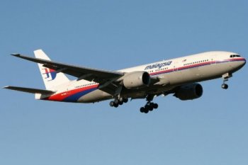 Авиалайнер Boeing 777-200, совершавший рейс MH370 Куала-Лумпур — Пекин, пропал с экранов радаров в ночь на 8 марта.