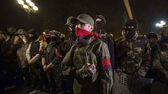 Добровольцы-радикалы будут зачислены в вооружённые силы Украины официально.