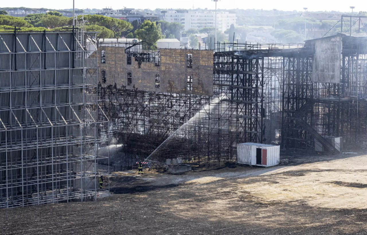 Пожар на киностудии Cinecittà в Риме сорвал съемки фильма.