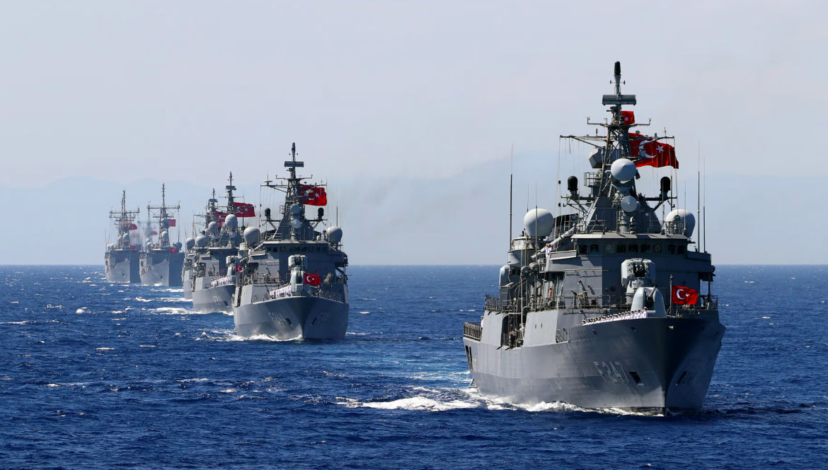 Турция проведет военные учения в трех морях.