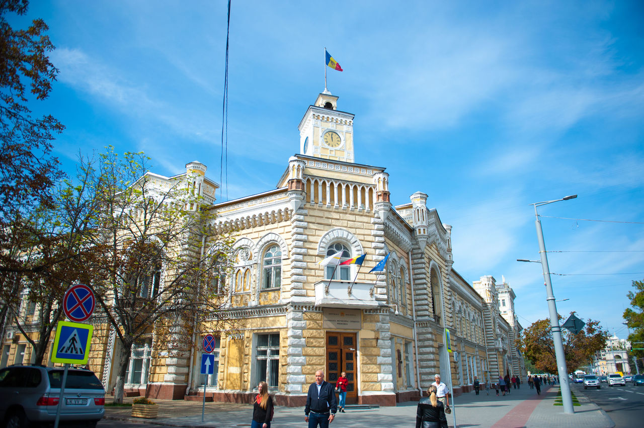 В 2021 году в столице планируют отремонтировать несколько улиц, тротуаров и мостов.