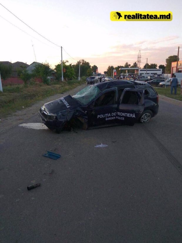 Mașină a Poliției de Frontieră, zdrobită de un BMW condus de un șofer în stare de ebrietate. Foto: realitatea.md
