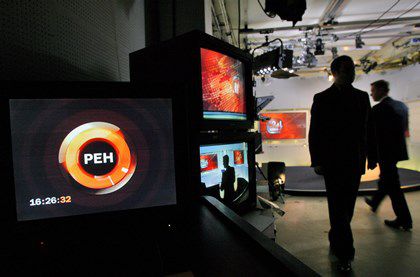 Эфирная студия телекомпании РЕН-ТВ Фото: Дмитрий Духанин / «Коммерсантъ»