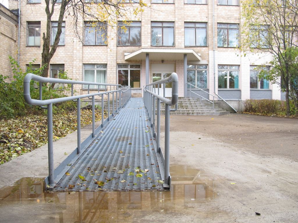 Большая часть установленных в городе пандусов не соответствует нормам.