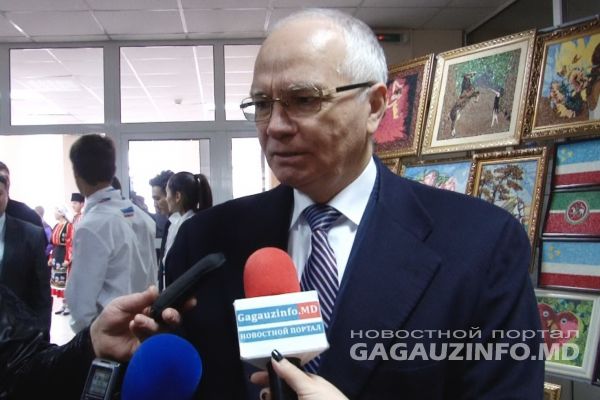 Чрезвычайный и полномочный посол Российской Федерации в Молдове Фарит Мухаметшин.