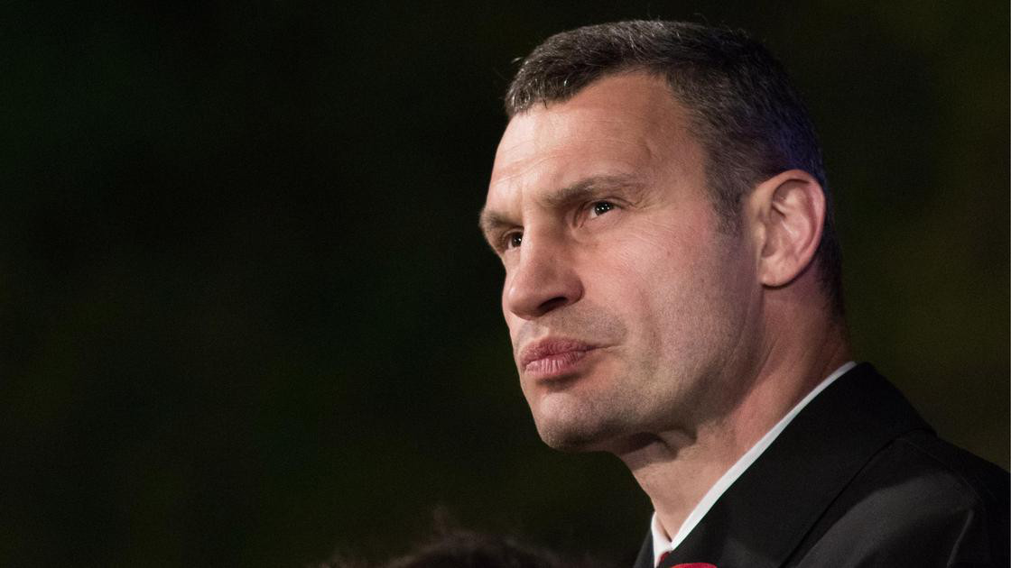 AP процитировало слова Кличко, что Киев окружен. Кличко: Не верьте лжи.