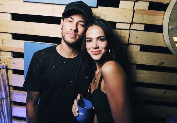 Starul brazilian Neymar se va căsători cu Bruna Marquezine.