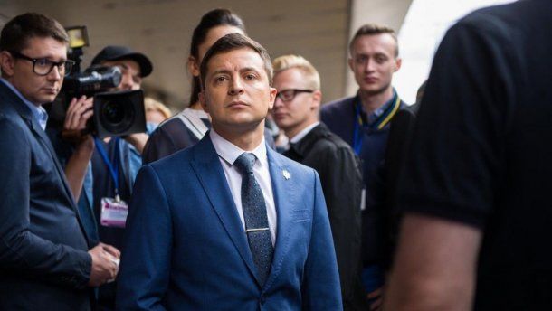 Зеленский хочет обсудить с командой Порошенко пленных в Донбассе.