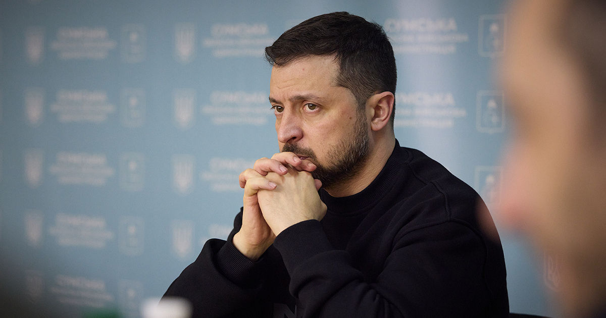 Зеленский: Ситуация на фронте осложняется.