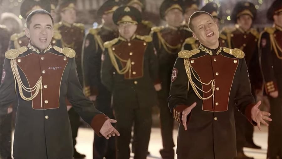 Ансамбль Росгвардии спел Last Christmas на Красной площади.
