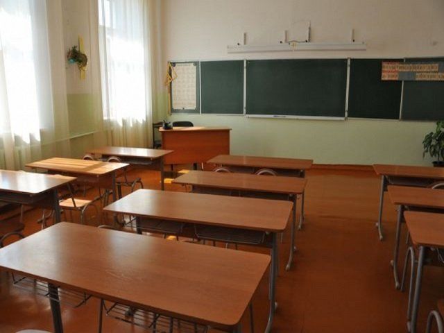 Педагоги в возрасте боятся эпидемии: в кишиневском лицее уволились сразу 8 учителей.
