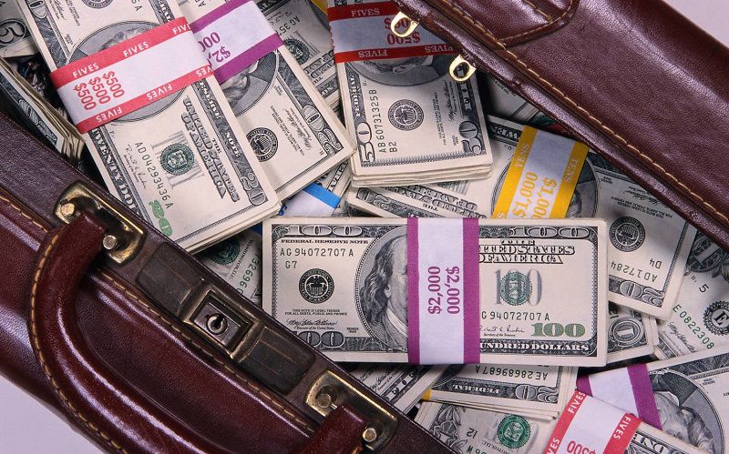 Aproximativ șapte milioane de dolari cash, aparținând unui deputat rus susținător al Kremlinului, au fost confiscați în cursul unei percheziții.