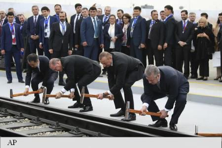Azerbaidjanul, Georgia și Turcia au inaugurat "cea mai scurtă linie feroviară Europa-Asia". Foto: AP Photo