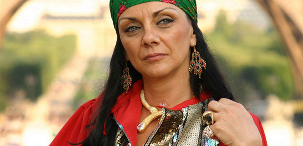 Carmen Tănase e văduvă de 18 ani. Cancerul i-a răpit soţul. Foto: wowbiz.ro