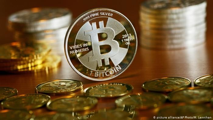 Цена биткоина два раза за ночь обновила исторический максимум и достигла $37 тысяч.