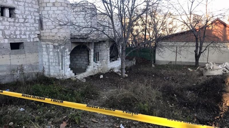 Полиция пока избегает подробностей о причинах и обстоятельствах убийства. Завели уголовное дело, ведется следствие.