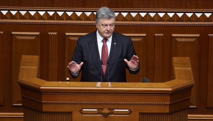 Порошенко перепутал фотографии депортации украинцев и депортации евреев.
