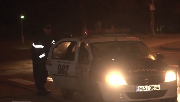 Au chefuit și s-au luat la bătaie. Motivul din care trei cumătri au ajuns la poliție