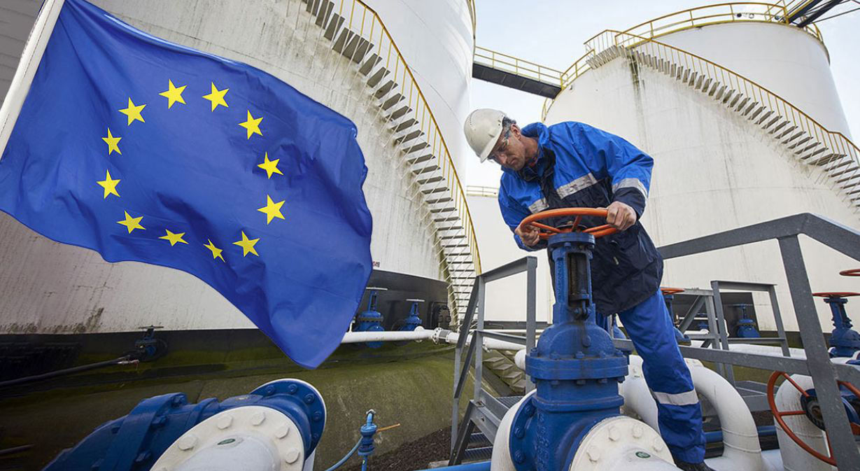 Politico: ЕС может предложить Венгрии деньги за отказ от российской нефти.