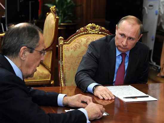 В Сети заметили в кабинете у Путина гладильную доску.