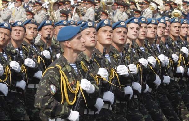Peste 5.000 de membri ai armatei ucrainene au dezertat şi s-au subordonat autorităţilor republicii autonome Crimeea.