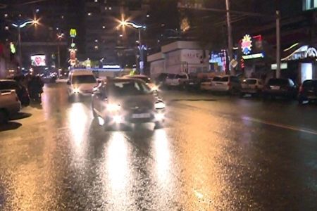 Utilizarea anvelopelor de iarnă este obligatorie atunci cînd se circulă pe drumurile acoperite cu zapadă, gheaţă sau polei. Foto: tv7.md