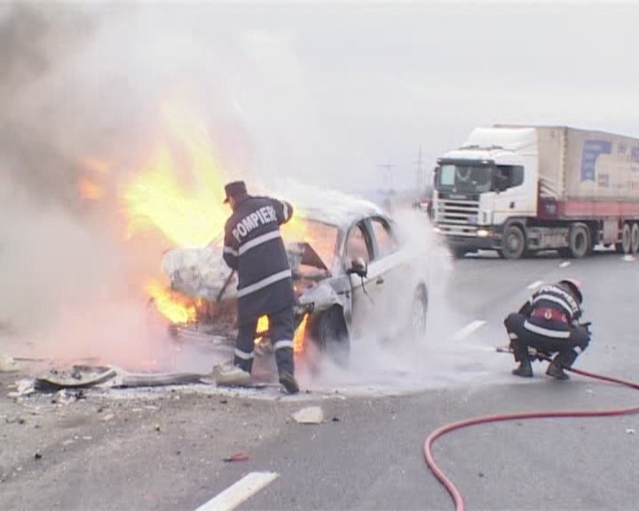 Încă un automobil mistuit de flăcări în capitală! Incendiu s-a produs acum cîteva ore pe bulevardul Dacia din sectorul Botanica, relatează Actualități.md.