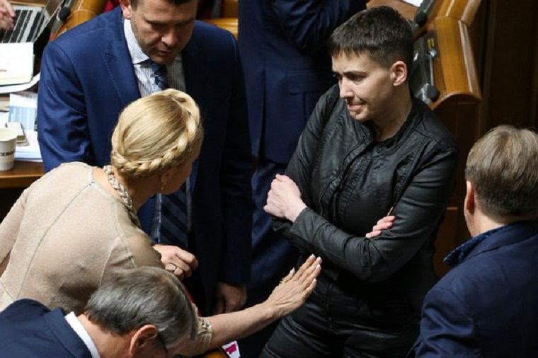 Тимошенко пыталась отговорить Савченко от поездки в РФ.