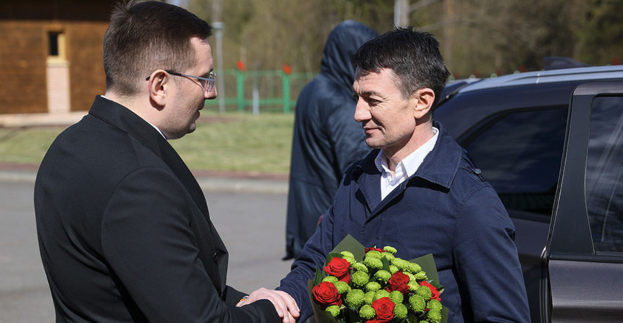 Presa a difuzat imagini cu predarea lui Balan și l-au numit „spion belarus”.