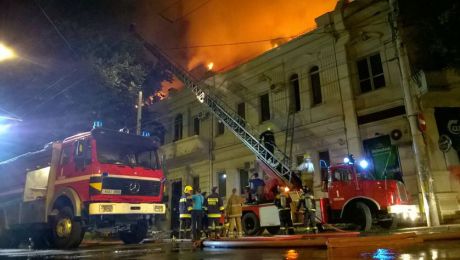 Cauza preliminară a incendiului produs pe strada Puşkin. Foto: publika.md