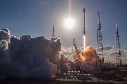 SpaceX опять отложила запуск глобального интернета.