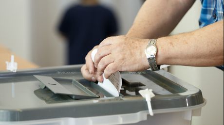 Până la ora 19:00, la urnele de vot s-au prezentat 798.019 de alegători. Foto: publika.md