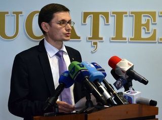 Potrivit  viceministrului  ”ingerința neinformată a factorului politic în educație” sabotează eforturile de creștere a calității studiilor.