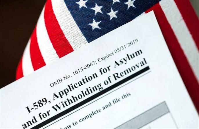 США перестанут давать иностранцам политическое убежище.