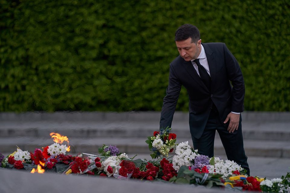 Зеленский призвал прекратить споры о Второй мировой войне и чтить всех погибших.