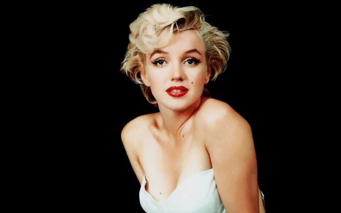 Actriţa Marilyn Monroe, sex-simbol al anilor '50, a murit în 1962, iar cauza oficială a decesul este supradoza de somnifere. Foto: adevarul.ro