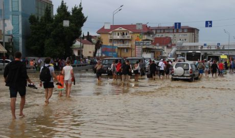 Peste 730 de locuinţe au fost inundate la Soci. Foto: vesti-sochi.tv