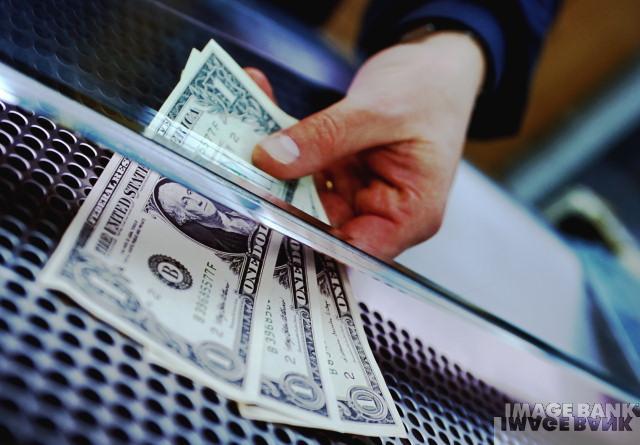 Сумма денежных переводов выше на 94 млн долларов по сравнению с тем же периодом в 2013 году.
